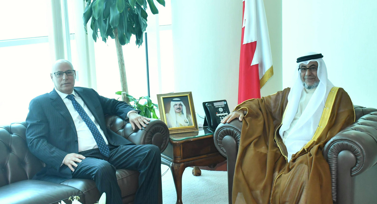 مشيداً بجهود قيادة البلدين في تعزيز العلاقات الأخوية، وزير شؤون المجلسين يستقبل السفير المغربي