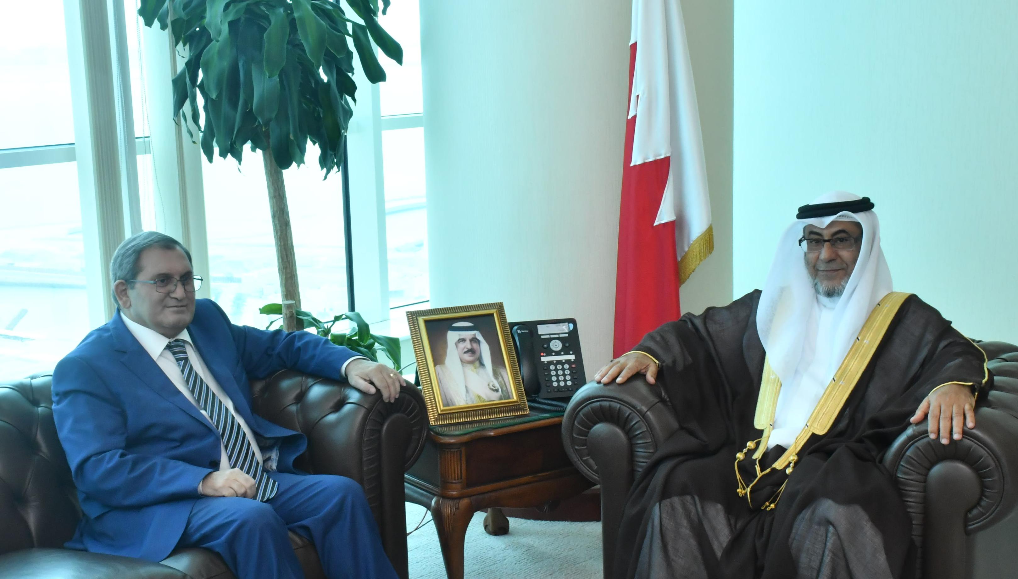 مشيداً بجهوده في تعزيز العلاقات بين البلدين، وزير شؤون المجلسين يستقبل السفير الروسي