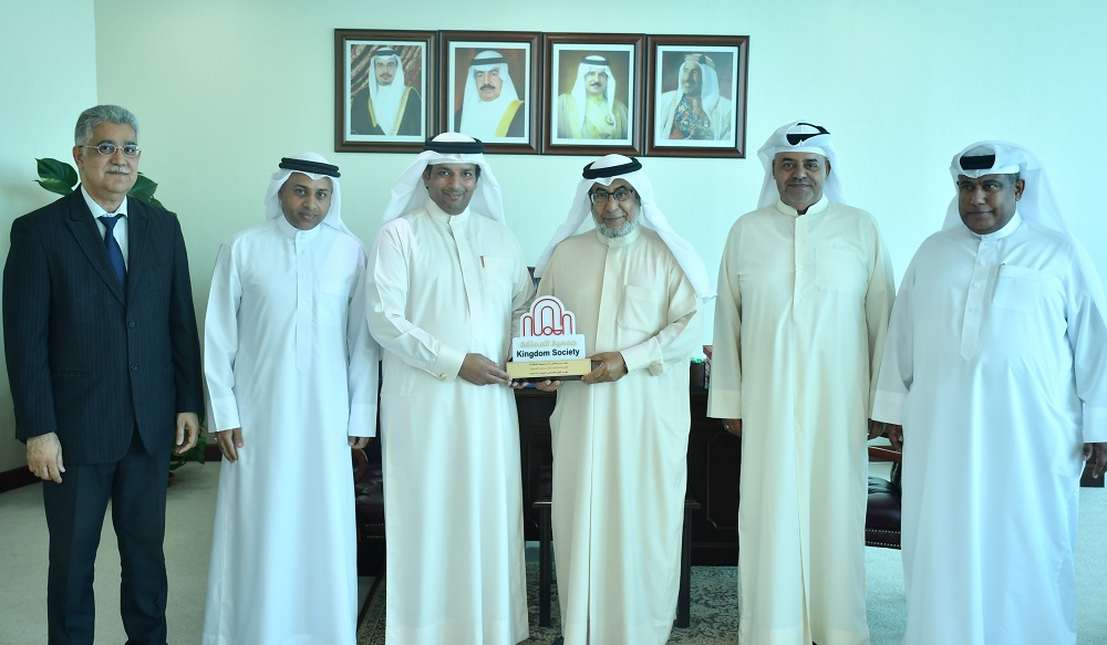 وزير شؤون مجلسي الشورى والنواب يستقبل أعضاء جمعية المملكة