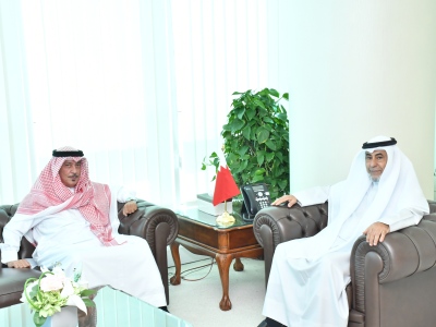 وزير شؤون مجلسي الشورى والنواب يستقبل عضو مجلس الشورى عبدالله خلف الدوسري