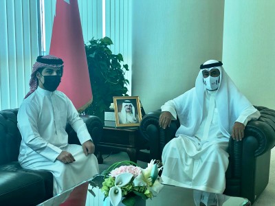 وزير شؤون مجلسي الشورى والنواب يستقبل الشاب عبدالله البلوشي من ذوي العزيمة