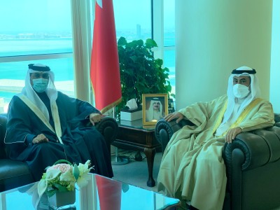 سعادة وزير شؤون مجلسي الشورى والنواب  يستقبل سعادة النائب يوسف الذوادي