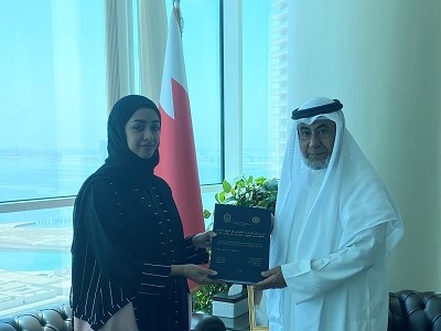 وزير شؤون مجلسي الشورى والنواب يستقبل الباحثة دلال بوبشيت