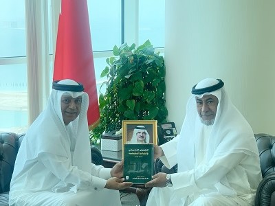 وزير شؤون مجلسي الشورى والنواب يستقبل الدكتور مال الله الحمادي