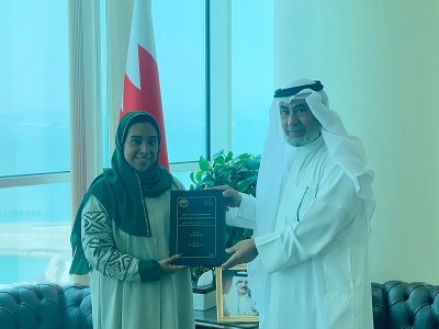 وزير شؤون مجلسي الشورى والنواب يستقبل الباحثة شيخة الزايد